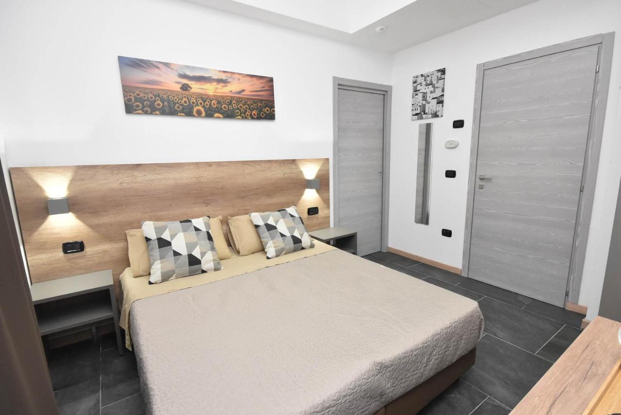 רימיני Hotel Crisvan מראה חיצוני תמונה