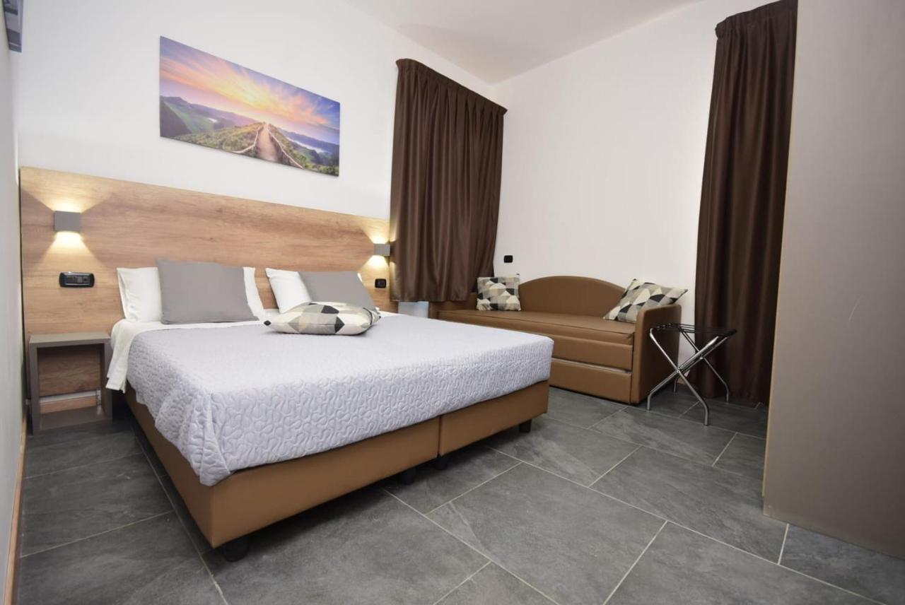 רימיני Hotel Crisvan מראה חיצוני תמונה