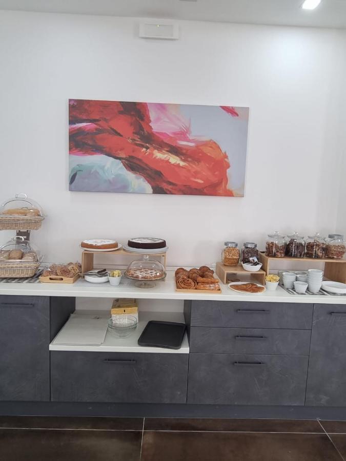 רימיני Hotel Crisvan מראה חיצוני תמונה