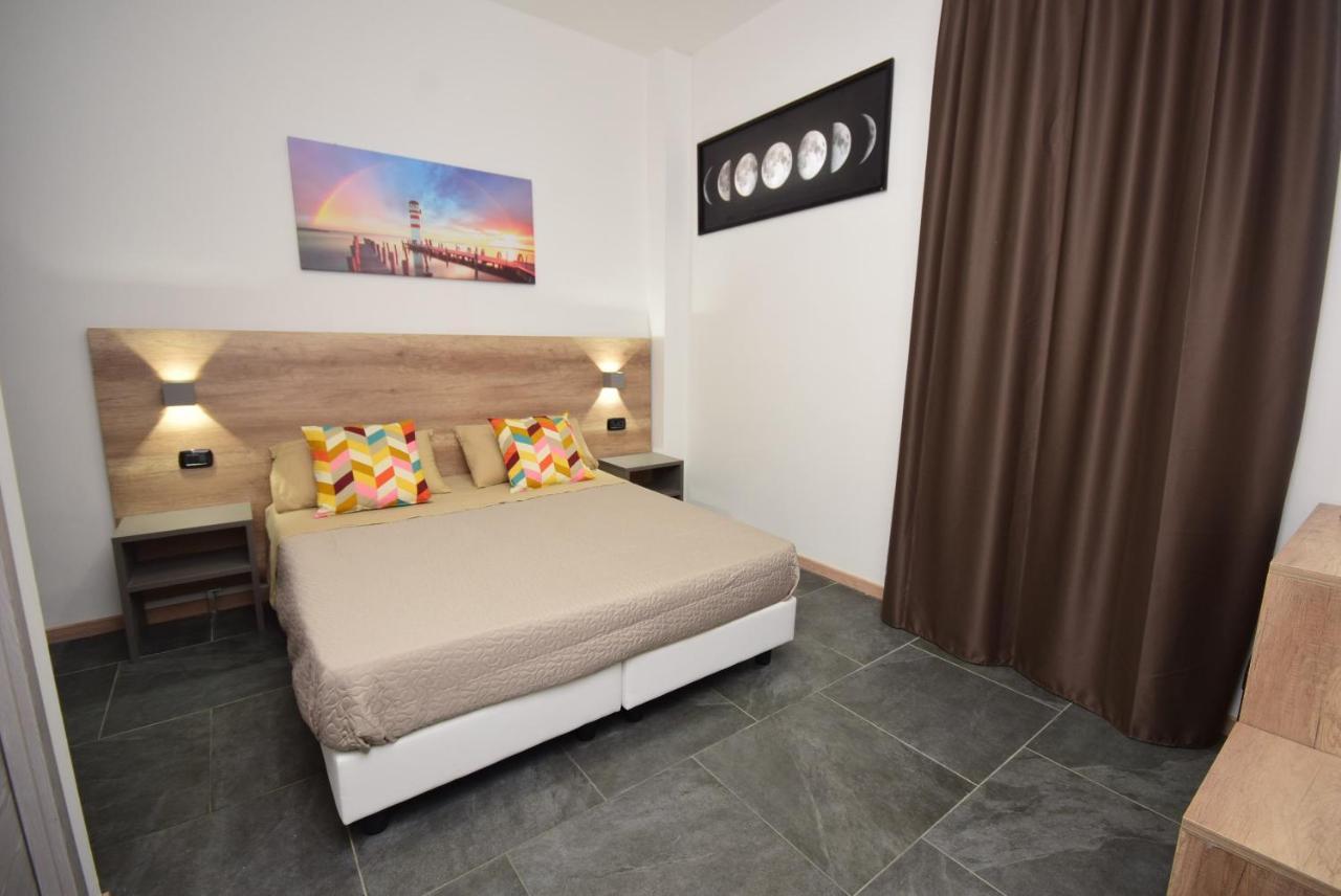 רימיני Hotel Crisvan מראה חיצוני תמונה