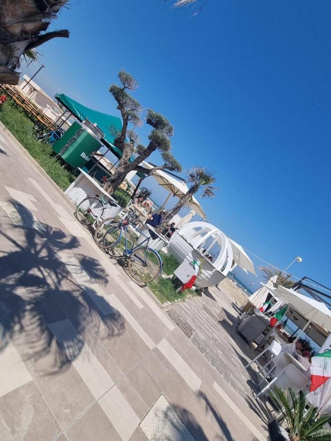רימיני Hotel Crisvan מראה חיצוני תמונה