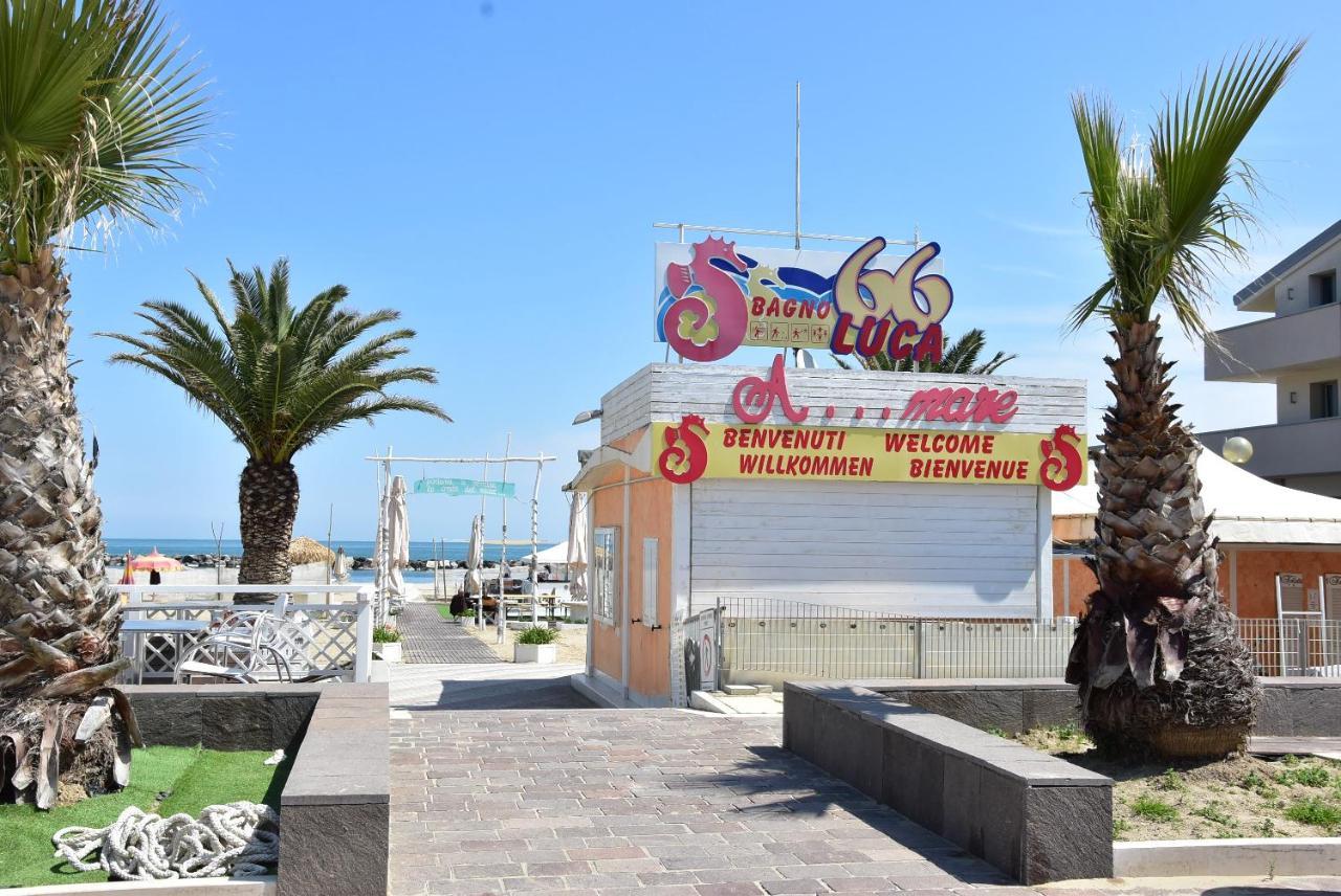 רימיני Hotel Crisvan מראה חיצוני תמונה