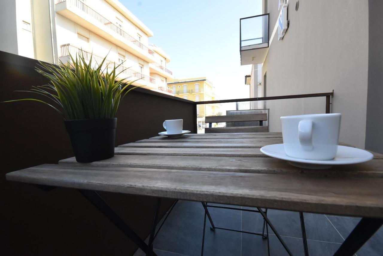 רימיני Hotel Crisvan מראה חיצוני תמונה