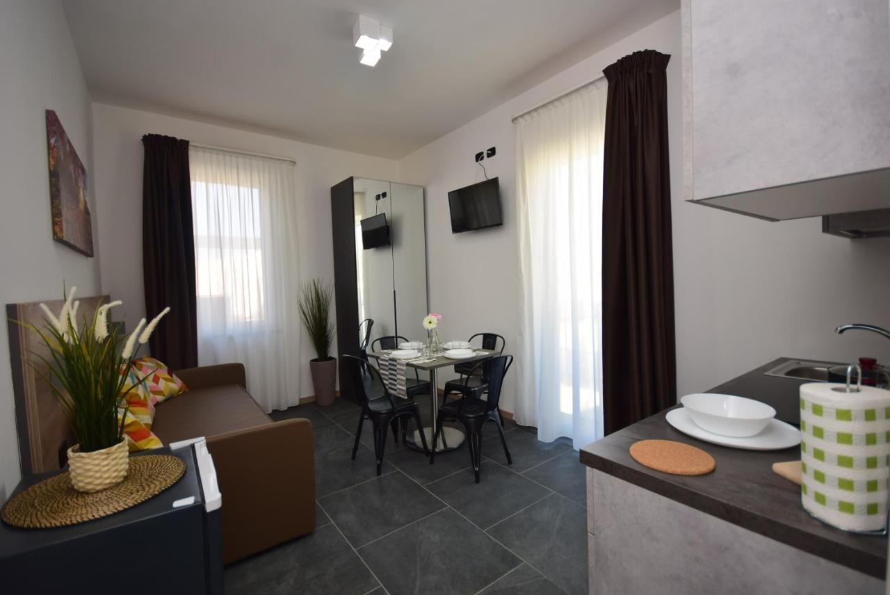 רימיני Hotel Crisvan מראה חיצוני תמונה
