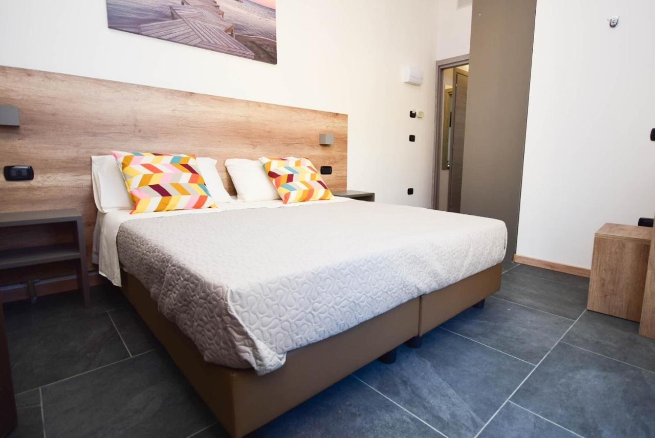 רימיני Hotel Crisvan מראה חיצוני תמונה
