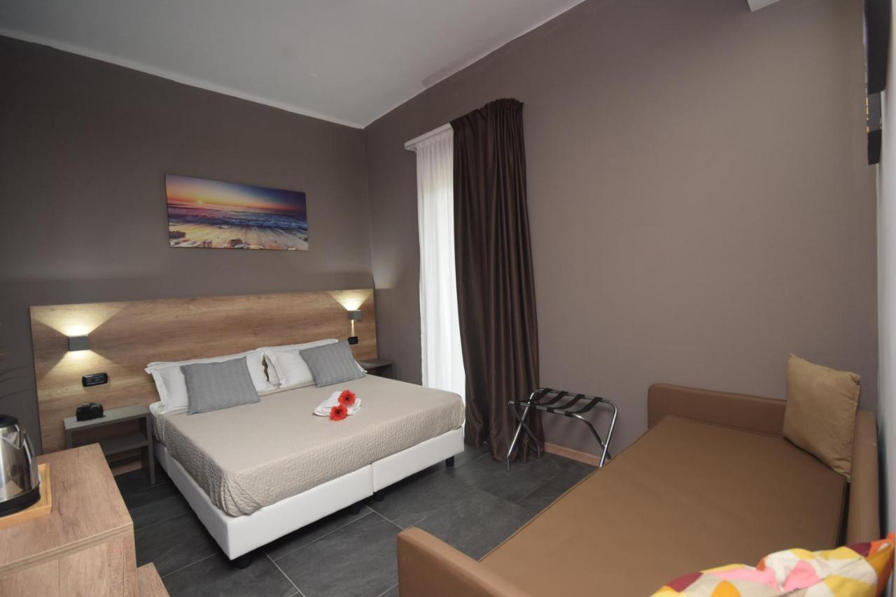 רימיני Hotel Crisvan מראה חיצוני תמונה