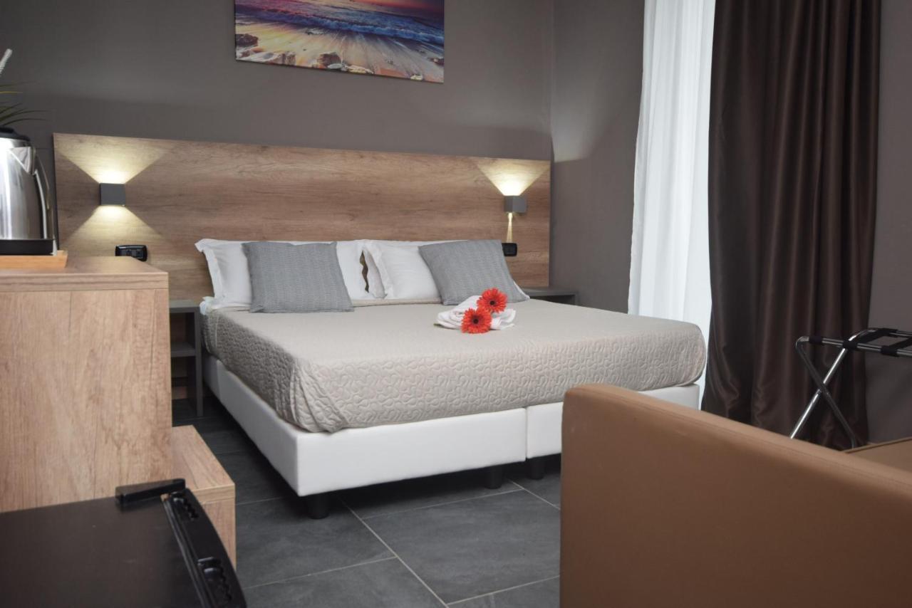 רימיני Hotel Crisvan מראה חיצוני תמונה
