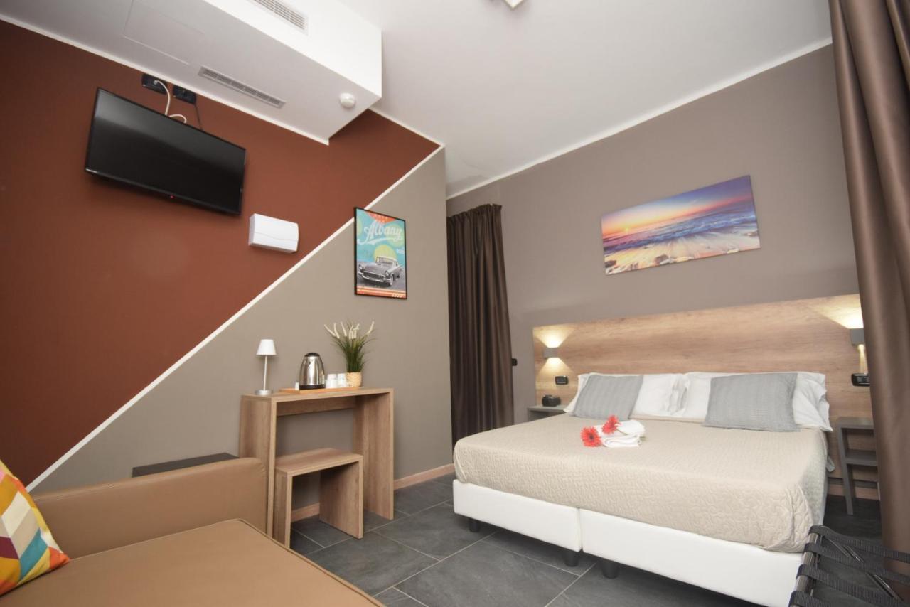 רימיני Hotel Crisvan מראה חיצוני תמונה