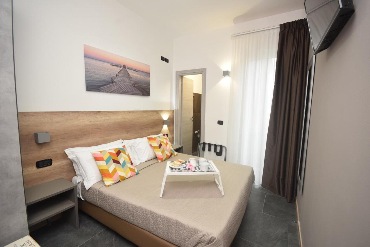 רימיני Hotel Crisvan מראה חיצוני תמונה