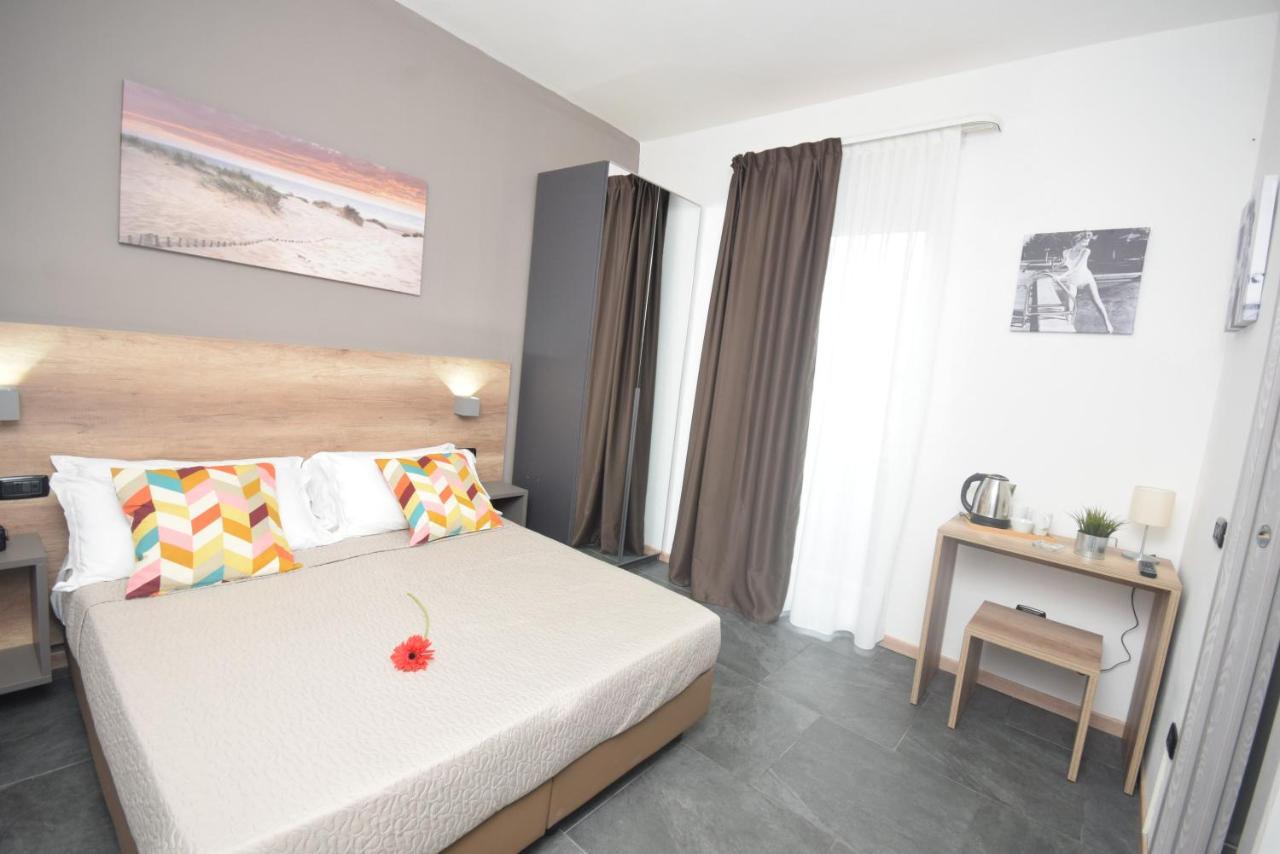 רימיני Hotel Crisvan מראה חיצוני תמונה